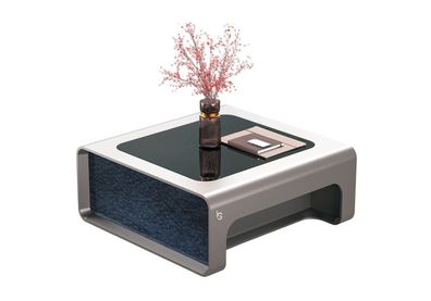 Beistelltisch aus Glas und Metall im modernen Design