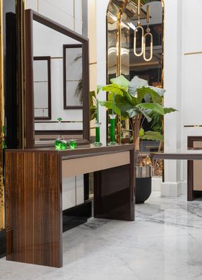 Designer Brauner Schminktisch Stilvoller Kosmetiktisch Frisiertisch