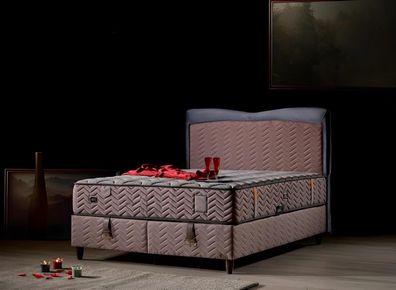 Elegantes braunes Bett aus Holz und Textil mit Komfortmatratze