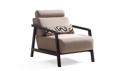 Beiger Polstersessel Designer Holzgestell Wohnzimmer Textilsitzer
