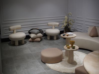 Stilvolle Wohnzimmer Sitzgarnitur Polstercouch 2 Textilsessel Tische