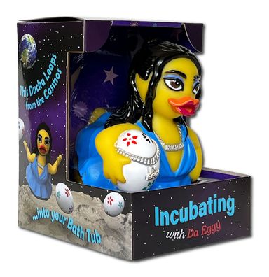 CelebriDucks Ente Leapa Incubating With Da Eggy