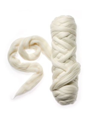 30 % Rabatt: 100 g FLYFEL®-tops Kammzug Merino 19,5 mic, mulesingfrei, naturweiß