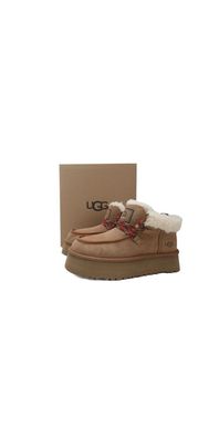 UGG Funkarra Stiefel mit Fleecefütterung in Braun