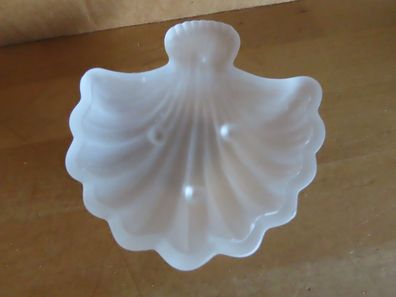 kleine Seifenschale Muschelform milchiges Glas ca. 9,5 cm breit