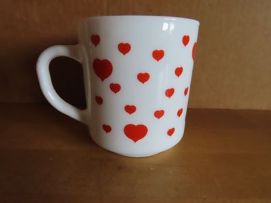 Tasse Becher Pott weiß mit roten Herzen Arcopal