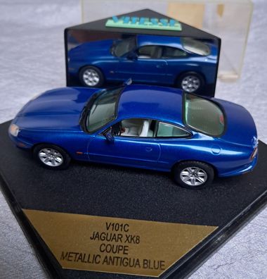 Jaguar XK 8 Coupe Mettallic Antigua Blue , Vitesse