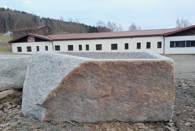 Granitbrunnen, außergewöhnliches Einzelstück, Natursteinbrunnen, Brunnentrog Granit
