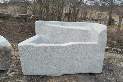 Granitbrunnen, außergewöhnliches Einzelstück, Brunnentrog aus Granit, Wassergrand