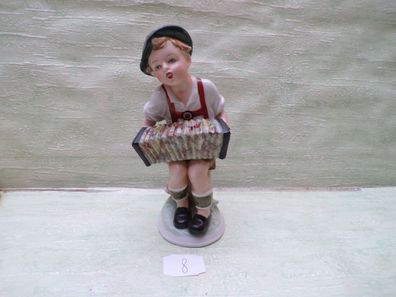 Porzellan Figur nr 17946 Junge mit Akkordeon ca 16cm