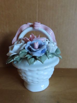 Figur Blumenkorb weiß mit rosa Schleife 7 Blumen Porzellan ca. 10,7cm H
