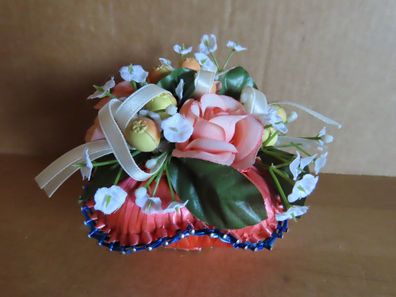 kleines Blumengesteck mit rosa Rosen auf einem Gefäß ca. 8,5 cm H