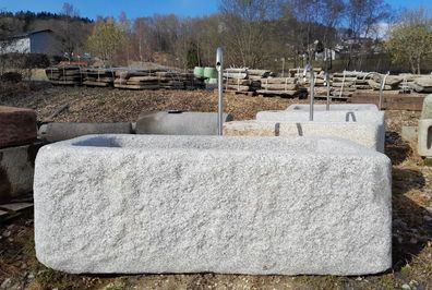 Granitbrunnen mit Edelstahleinlauf und Pumpe, Brunnentrog, Granitwassergrand