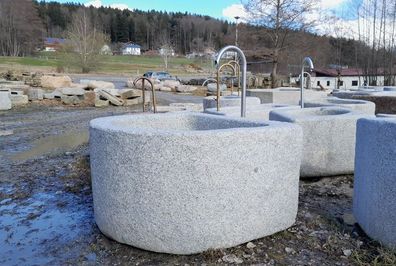 Halbruder Granitbrunnen mit Edelstahleinlauf und Pumpe, Brunnen für Garten