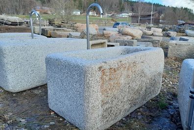 Granitbrunnen mit Edelstahleinlauf und Pumpe, Granitbrunnen, Gartenbrunnen, Granit