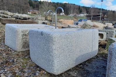 Brunnentrog, Granitbrunnen mit Edelstahleinlauf und Pumpe, Granitgrander