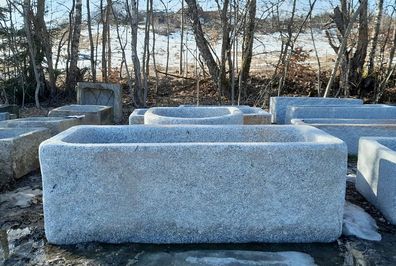 Sehr großer Granitbrunnen, Granitwassergrand, Natursteinbrunnen aus Granit