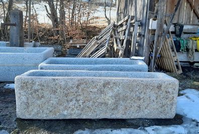 Großer Granitbrunnen, Granitwassergrand, Natursteinbrunnen aus Granit, Gartenbrunnen