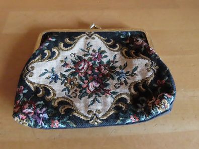 Geldbörse Geldtasche Rosenmuster mit goldfarbenem Klippverschluß (Kleingeld)