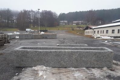 Sehr großer Granitbrunnen, Granitwassergrand, Wassergrander, Granittrog