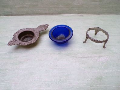 altes antikes Teesieb mit Ständer Glasschale Metall silbern Reliefdekor