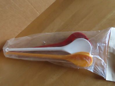 unterschiedliche Kochlöffel Kunststofflöffel 1x rot 1x weiß 1x gelb ca. 30 cm lang