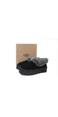 UGG Schneestiefel mit Fleecefütterung in Schwarz