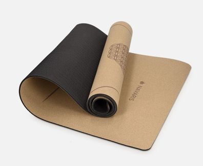 Navaris Yogamatte aus Kork - Griffig, nachhaltig, leicht & kompakt
