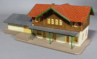 Pola Spur N 200 Bahnhof Bergbahnhof St. Niklaus mit Güterhalle GEBAUT