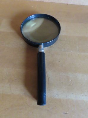 Lupe Handlupe ca. 7,7 cm Ø wie hoch die Vergrößerung ?
