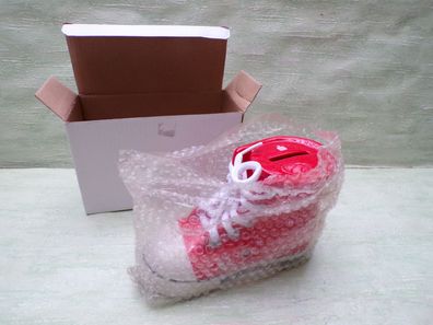 Keramik Spardose Sparkasse Trunschuh rot OVP mit Schlüssel Schnürsenkeln