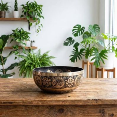 Handgehämmerte Klangschale mit 7 Chakren