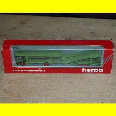 Hödlmayr Mercedes Autotransporter in grün von Herpa - 1:87 H0 - OVP beschädigt