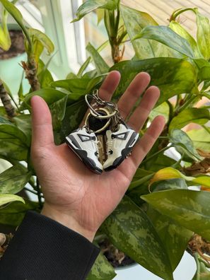 AJ4 White Cement Sneaker Schlüsselanhänger