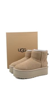 UGG Schneestiefel Mid mit Fleecefutter in khaki
