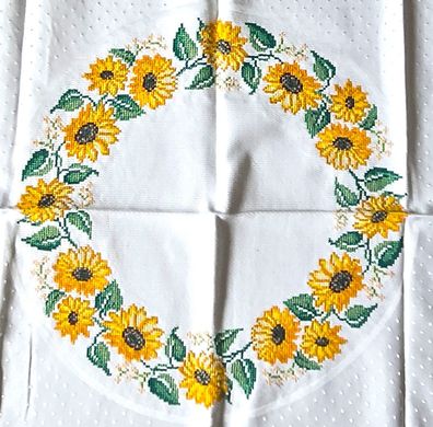 handbestickte Mitteldecke "Sonnenblumenrondell" - echte Handarbeit!