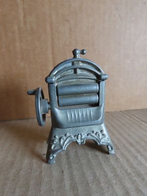 Figur Wäschewalze Zinn? ca. 7,2 cm H (Setzkasten/Puppenhaus)756/69