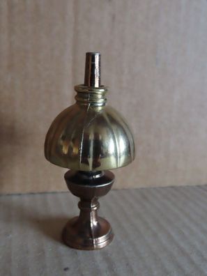 Figur kleine Tischleuchte zweifarbig Metall ca. 7,6 cm H (Puppenhaus/Setzkasten)