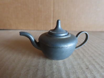 Figur kleine Teekanne mit Deckel + Ring Metall ca. 4 cm H (Puppenhaus/Setzkasten)