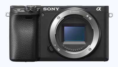 Sony Alpha 6400 AM Kit + SEL 18-135 (ILCE6400AMB. CEC)