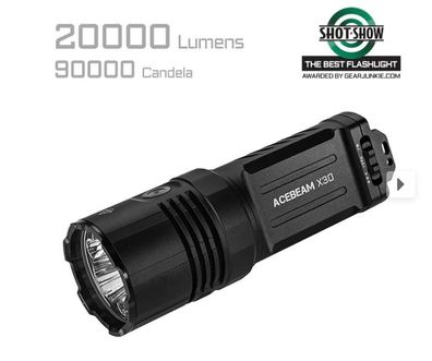 Taktische AceBeam X30 mit 8 x CREE XHP 70.2 oder XHP 70.3 LEDs 6.500K