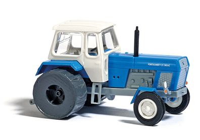 Traktor mit Eisenrädern TT