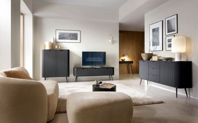 Wohnzimmer - Set B Makreb, 3-teilig, Beine aus Metall in Schwarz, gerillter Korp
