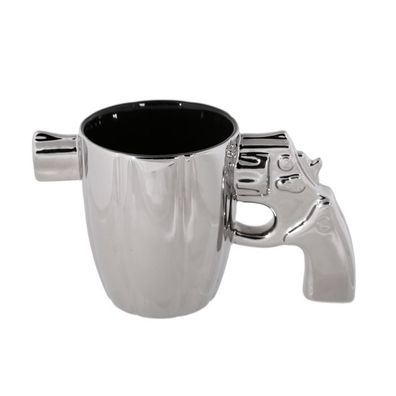 OOTB Silberfarbener Becher mit Revolvergriff