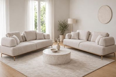 Beige Sofaset im Modernen Stil mit Metallbeinen und Kuschelkissen