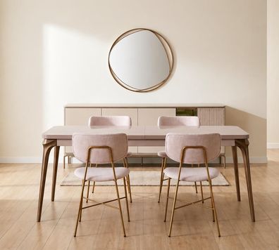 Modernes Esszimmer-Set mit einem eleganten Tisch und vier Stühlen