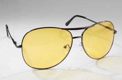 Nachtfahrbrille mit gefärbten Gläsern für sichere Nachtfahrten
