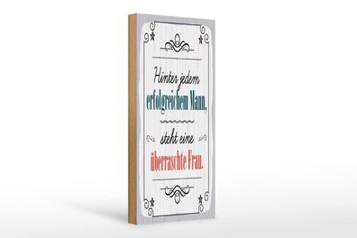 Holzschild Hinter jedem erfolgreichen Mann, 4 versch Größen, Spruch