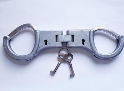 DDR NVA Handschellen mit 2 Schlüsseln ohne Nummer