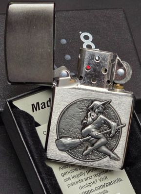 Zippo HEXE in Netzstrümpfen FLYING WITCH (Custom PIN Style) Chrom gebürstet CG #193B